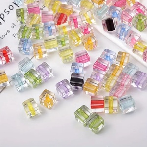 Kocka gyöngy 8 x 8 mm - vegyes, Kellékek & szerszámok, Gyöngyfűzés kellékek, Műanyag gyöngy, Ékszerkészítés, MESKA