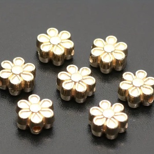 Virág forma köztes arany 7 mm, Kellékek & szerszámok, Gyöngyfűzés kellékek, Figurális gyöngyök, Ékszerkészítés, MESKA