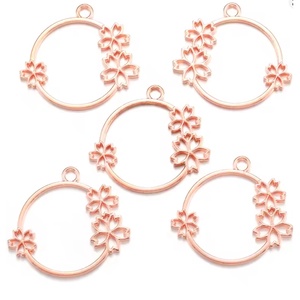 Rózsaarany függő 33 x 36 mm - Meska.hu