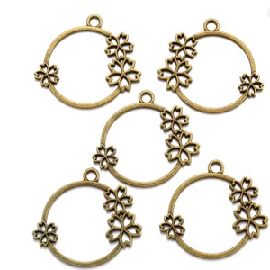 Antik bronz függő 33 x 36 mm - Meska.hu