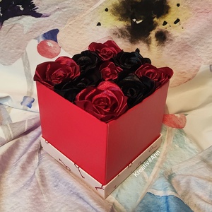 Vörös-fekete rózsadoboz, Otthon & Lakás, Dekoráció, Virágdísz és tartó, Virágbox, virágdoboz, Mindenmás, Meska