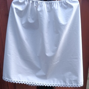 Néptáncos pendely kisalsó - Meska.hu