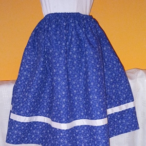 Néptáncszoknya próbaszoknya, Ruha & Divat, Női ruha, Szoknya, Varrás, Kékfestő mintás pamutvászon szoknya.
Díszítése fehér szalag.
Teljes hossza 57 cm.
Dereka gumis. Bőv..., MESKA