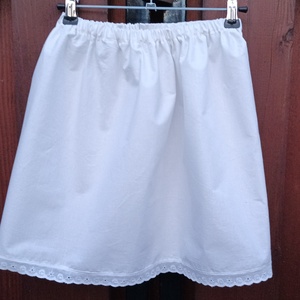 Néptáncos pendely, kisalsó kislánynak - Meska.hu