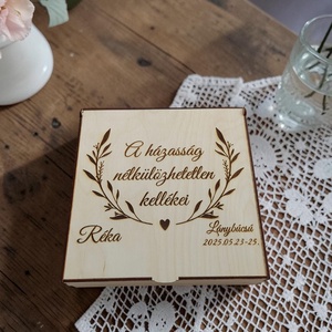 A házasság nélkülözhetetlen kellékei box, Esküvő, Lánybúcsú, Gravírozás, pirográfia, MESKA