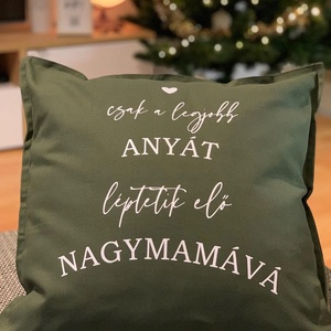 CSAK A LEGJOBB ANYÁT LÉPTETIK ELŐ NAGYMAMÁVÁ - feliratos párnahuzat - karácsony - karácsonyi lakásdekoráció - karácsonyfadíszek - Meska.hu