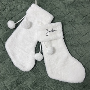 Fehér plüss mikulás zokni - névre szóló, feliratozott, neves - karácsony - mikulás - mikulás zsák - Meska.hu