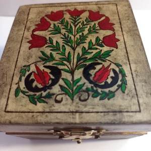 Antikolt tulipános ajándékdoboz (szürkés), Otthon & Életmód, Dekoráció, Asztal és polc dekoráció, Díszdoboz, Gravírozás, pirográfia, Festett tárgyak, MESKA
