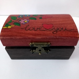 LoveYou ajándékdoboz vörös-barna (mini kincsesláda), Otthon & Életmód, Dekoráció, Asztal és polc dekoráció, Díszdoboz, Gravírozás, pirográfia, Festett tárgyak, MESKA