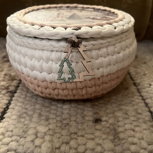 Horgolt fedeles kosárka - karácsony - karácsonyi lakásdekoráció - karácsonyi lakásdíszek - Meska.hu