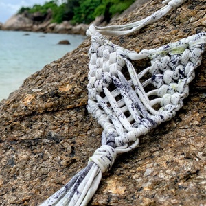 Makramé nyaklánc, Tarka mitás - Meska.hu