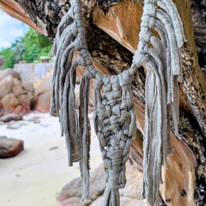 Makramé nyaklánc, khaki színű  - ékszer - nyaklánc - bojtos nyaklánc - Meska.hu