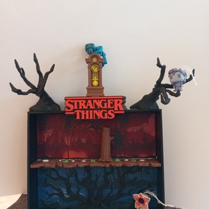 Stranger Things figura- és dísztartó � LED világítással - Meska.hu