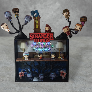 Stranger Things Kinder Joy figura tartó � Willék nappalija-LED világítással - otthon & életmód - dekoráció - asztal és polc dekoráció - dekorációs tál, tartó - Meska.hu