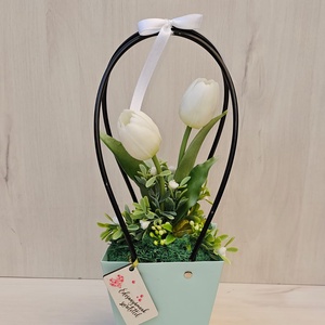 Tulipán ajándékkosárban, Otthon & Életmód, Dekoráció, Asztal és polc dekoráció, Asztaldísz, Virágkötés, MESKA