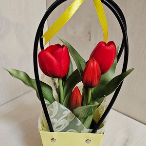 Tulipán erős papír kosárban, Otthon & Életmód, Dekoráció, Asztal és polc dekoráció, Asztaldísz, Virágkötés, MESKA