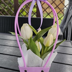 Tulipán erős papír kosárban, Otthon & Életmód, Dekoráció, Asztal és polc dekoráció, Asztaldísz, Virágkötés, MESKA