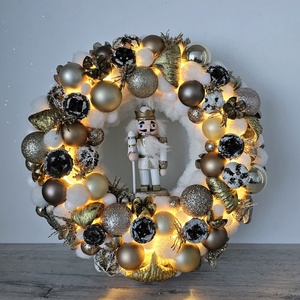 Ajtódísz, Karácsony, Karácsonyi lakásdekoráció, Karácsonyi ajtódíszek, Virágkötés, MESKA