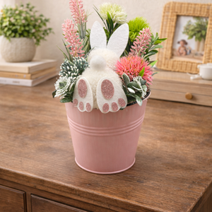 Nyuszi fém kaspóban - ünnepi díszek, dekorációk - húsvéti díszek és dekorációk - húsvéti asztaldíszek - Meska.hu