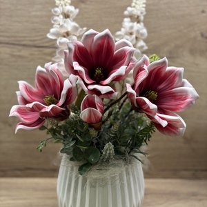 Magnólia, szarkaláb kerámia kaspóban - otthon & életmód - virágdekoráció - virágdíszek - asztali virágdísz - Meska.hu