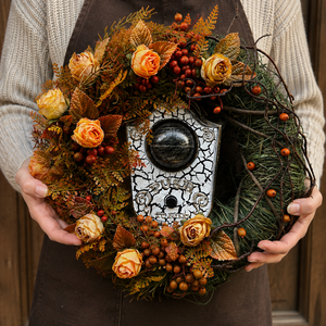Rózsás, halloween csengős koszorú - otthon & életmód - dekoráció - halloween - halloweeni ajtódíszek és ablakdíszek - Meska.hu