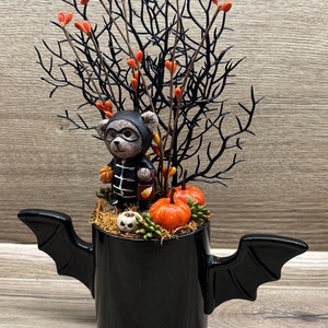 Cuki macis őszi dísz denevéres bögrében - otthon & életmód - dekoráció - halloween - halloweeni asztaldísz - Meska.hu