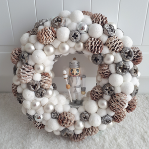 Diótörős kopogtató - Meska.hu Diótörős kopogtató - Meska.hu