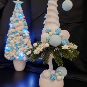 Világoskék-fehér grincsfa fenyő szoknyával - karácsony - karácsonyi lakásdekoráció - karácsonyfa, grincsfa - Meska.hu