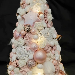 Egyedi karácsonyi rózsaszín-fehér asztali dísz LED világítással - karácsony - karácsonyi lakásdekoráció - karácsonyfa, grincsfa - Meska.hu