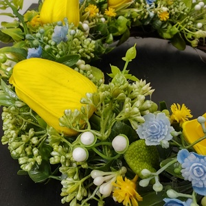 Vidám tavaszi kopogtató sárga tulipánnal - otthon & életmód - dekoráció - ajtó- és ablak dekoráció - ajtódísz & kopogtató - Meska.hu