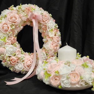 Rózsaszín és fehér virágokkal készült tavaszi kopogtató asztaldísszel, Otthon & Életmód, Dekoráció, Ajtó- és ablak dekoráció, Ajtódísz & Kopogtató, Virágkötés, MESKA