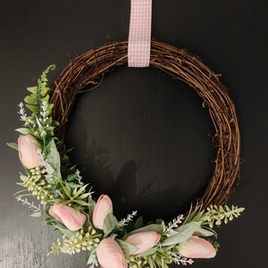 Tavaszi ajtódísz rózsaszín tulipánokkal, Otthon & Életmód, Dekoráció, Ajtó- és ablak dekoráció, Ajtódísz & Kopogtató, Virágkötés, MESKA