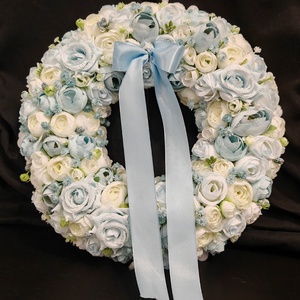 Világoskék és fehér virágokkal készült kopogtató, Otthon & Életmód, Dekoráció, Ajtó- és ablak dekoráció, Ajtódísz & Kopogtató, Virágkötés, MESKA