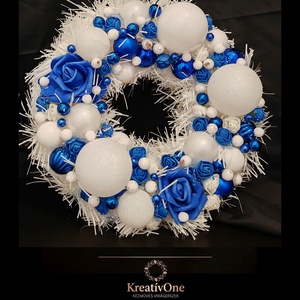 Karácsonyi királykék-fehér kopogtató , Karácsony, Karácsonyi lakásdekoráció, Karácsonyi ajtódíszek, Virágkötés, MESKA