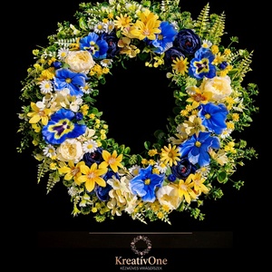 Kék-sárga virágos ajtódísz  - Meska.hu