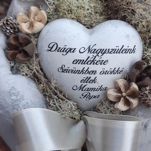 Kegyeleti sírdísz-kéztál szívvel - otthon & életmód - vallás - temetkezési tárgy - Meska.hu