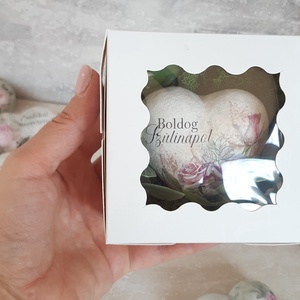 Ajándék szív díszdobozban - otthon & életmód - virágdekoráció - virágdíszek - asztali virágdísz - Meska.hu