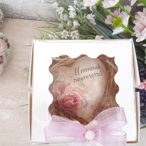 Ajándék szív díszdobozban, Otthon & Életmód, Virágdekoráció, Virágdíszek, Virágdísz kaspóban, Decoupage, transzfer és szalvétatechnika, MESKA