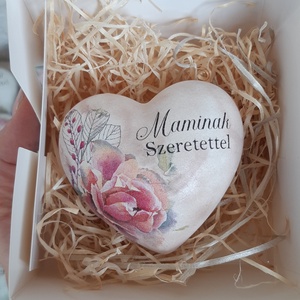 Ajándék szív díszdobozban - otthon & életmód - virágdekoráció - virágdíszek - virágdísz kaspóban - Meska.hu