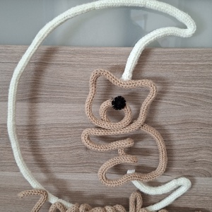 Kötött drót névtábla, Babaszoba névdekoráció, névtábla, kötött ajtódísz, kötött ajtódekoráció - baba - mama - babaszoba dekoráció - baba névtábla - Meska.hu