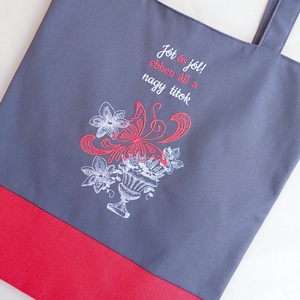 Hímzett táska, női táska, bevásárló táska tanároknak, óvónéninek, virág lepke tanár édesanya - táska & tok - bevásárlás & shopper táska - shopper, textiltáska, szatyor - Meska.hu