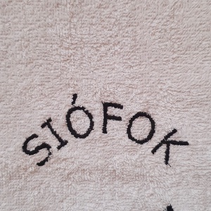 Hímzett törölköző - otthon & életmód - fürdőszoba - törölköző - Meska.hu