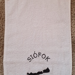 Hímzett törölköző, Otthon & Életmód, Fürdőszoba, Törölköző, Hímzés, MESKA