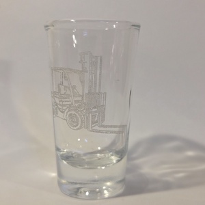 Targoncás gravírozott felespohár - otthon & életmód - konyhafelszerelés, tálalás - tálalás - pálinkás poharak, szettek - Meska.hu