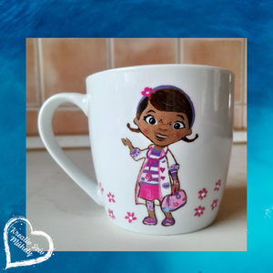 Dr Plüssis porcelán bögre:)Születésnap/ballagás/évzáró/köszönőajándék/névnap, Otthon & Életmód, Papír, írószer, Ajándékkísérő, Ajándékozás kellékei, Festészet, MESKA