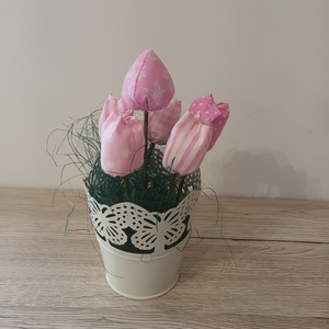 Textil tulipánok fehér vödörben - Meska.hu