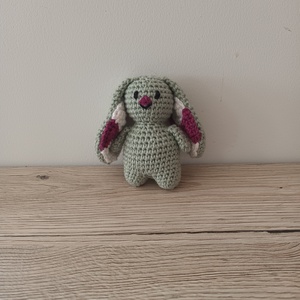 Kockáfülű amigurumi nyuszi, Játék & Sport, Plüssállat & Játékfigura, Nyuszi, Horgolás, MESKA