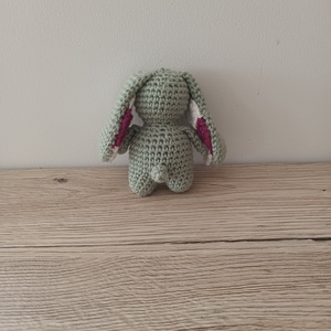 Kockáfülű amigurumi nyuszi - játék & sport - plüssállat & játékfigura - nyuszi - Meska.hu