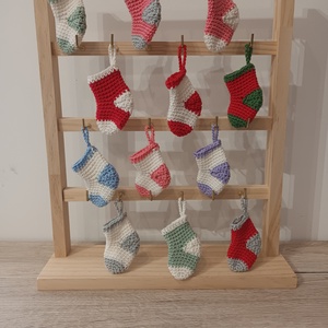 Horgolt karácsonyi mini zoknik - karácsony - karácsonyi lakásdekoráció - karácsonyfadíszek - Meska.hu