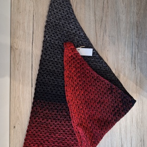 Tűzföld háromszög alakú kendő  - Meska.hu